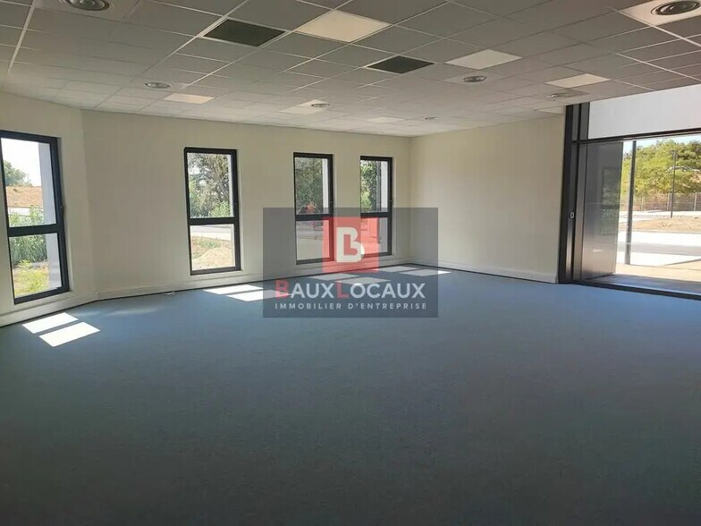 Retail in Salon-de-Provence for lease - Interior Photo - Image 3 of 4