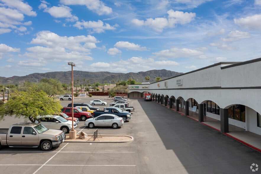 5975 W Western Way Cir, Tucson, AZ à louer - Photo du bâtiment - Image 2 de 6
