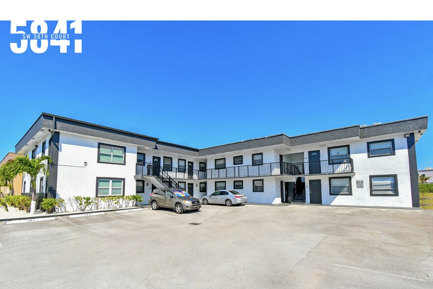 5621 SW 36th Ct, Davie, FL à vendre - Photo du bâtiment - Image 2 de 5