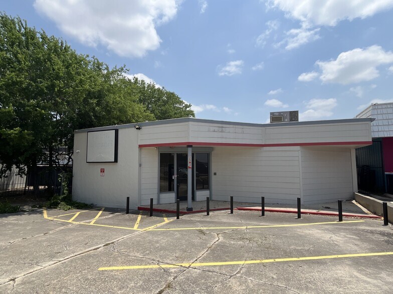 2502 Harry Wurzbach Rd, San Antonio, TX à louer - Photo du bâtiment - Image 1 de 16