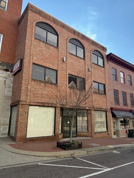 44 N Potomac St, Hagerstown, MD à vendre - Photo du bâtiment - Image 2 de 19