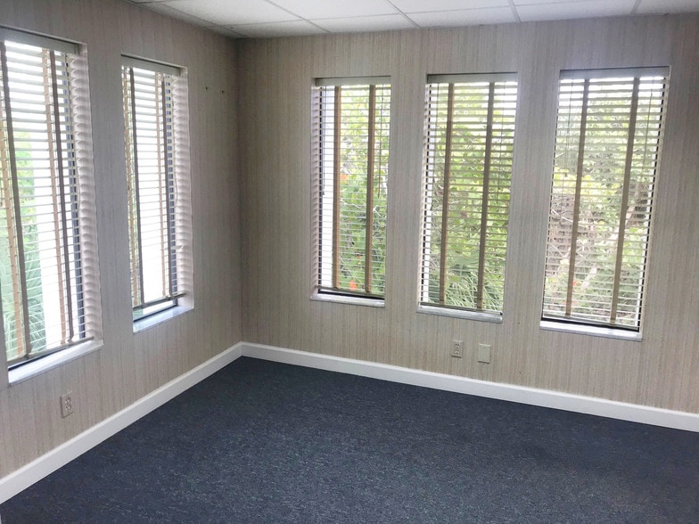 2491-2499 Palm Ridge Rd, Sanibel, FL for lease - Interior Photo - Image 3 of 12