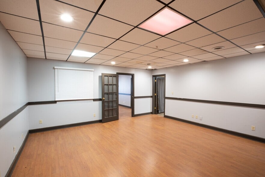 801 Forest Ave, Kansas City, MO for lease - Building Photo - Image 3 of 11