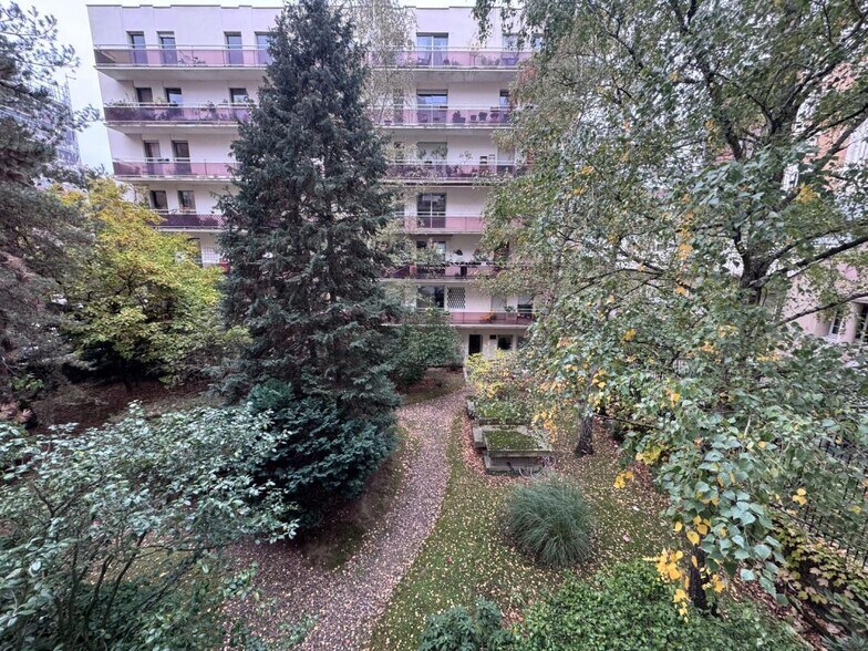Immeuble residentiel dans Paris à vendre - Photo du bâtiment - Image 3 de 11