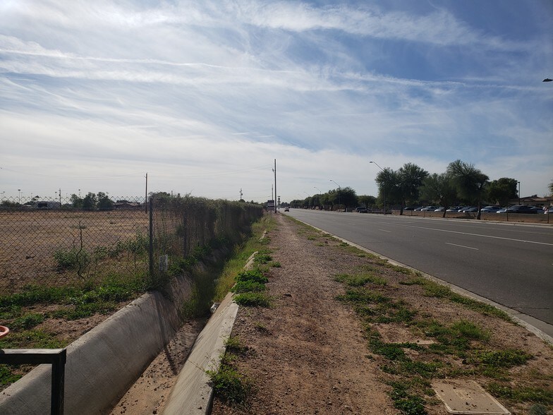 16187 N Reems Rd, Surprise, AZ à vendre - Photo du bâtiment - Image 2 de 5