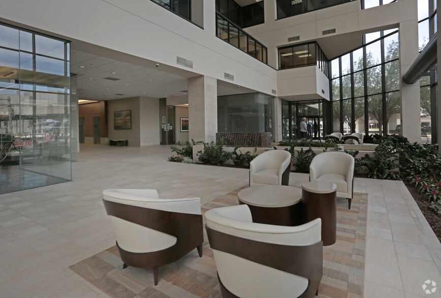 1200 Riverplace Blvd, Jacksonville, FL for lease - Lobby - Image 3 of 26