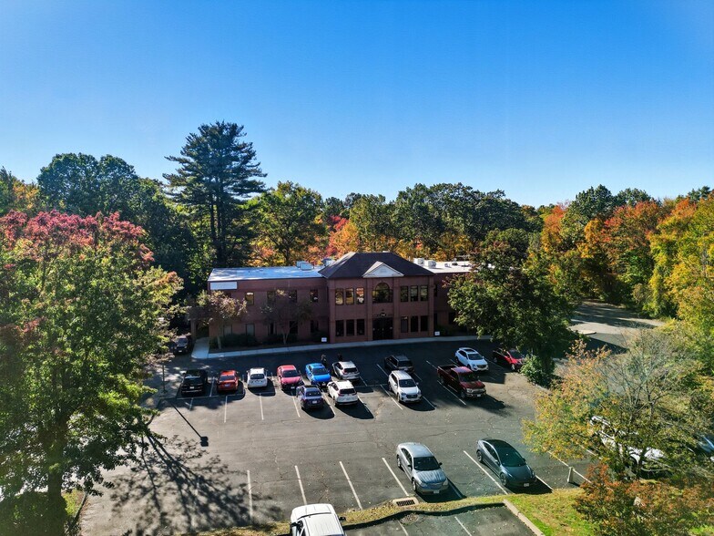 294 N Main St, East Longmeadow, MA à louer - Photo du bâtiment - Image 3 de 14