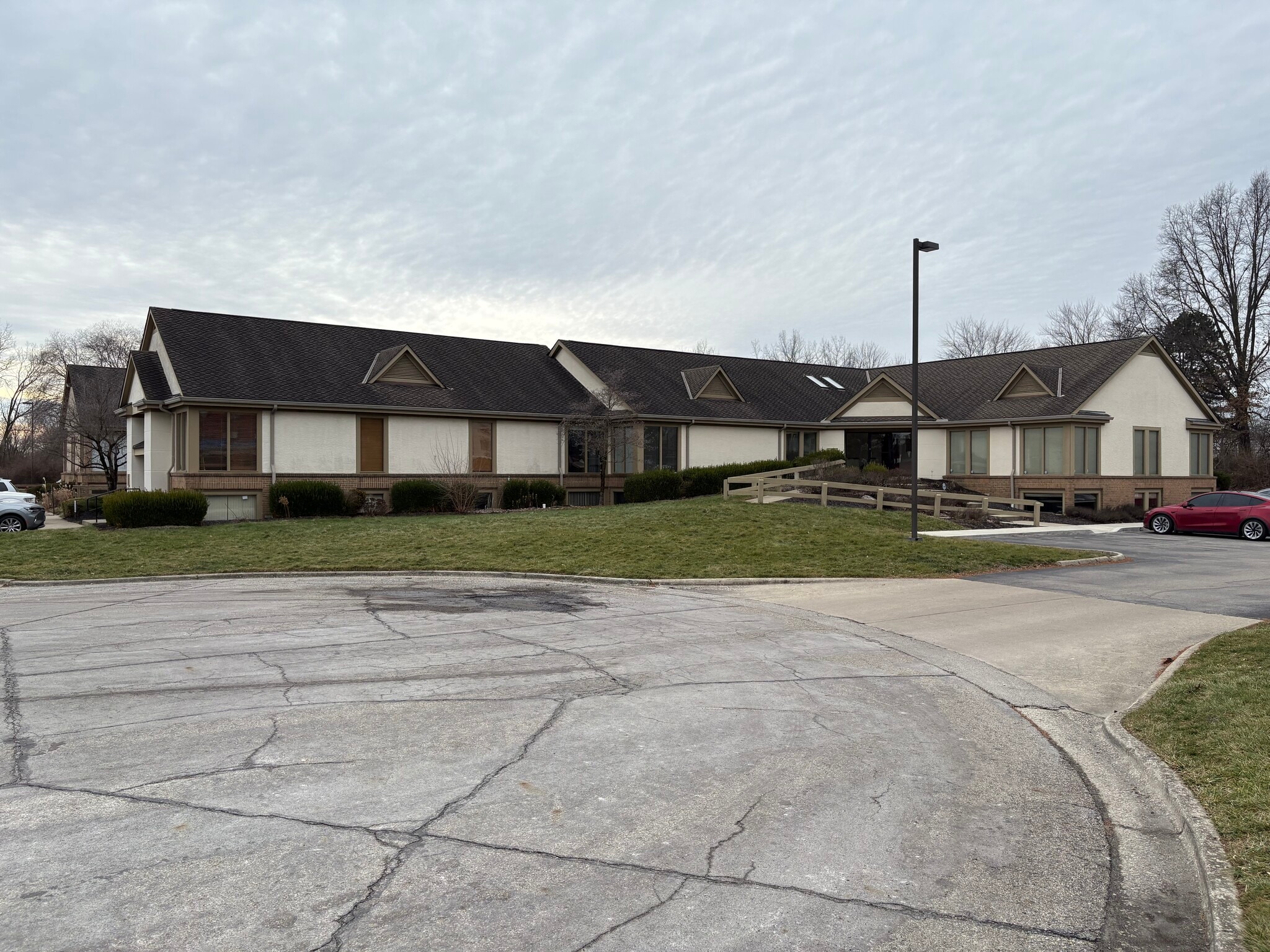457-463 Waterbury Ct, Columbus, OH for lease Primary Photo- Image 1 of 3