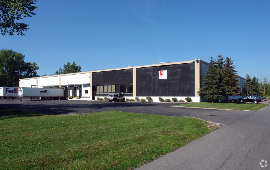 1111 Vine St, Liverpool, NY à louer - Photo principale - Image 1 de 12