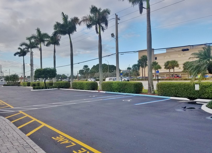 2950 N State Road 7, Margate, FL for lease - Building Photo - Image 3 of 9