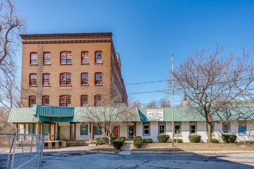 629 Factory Street portefeuille de 2 propriétés à vendre sur LoopNet.ca - Photo principale - Image 2 de 2