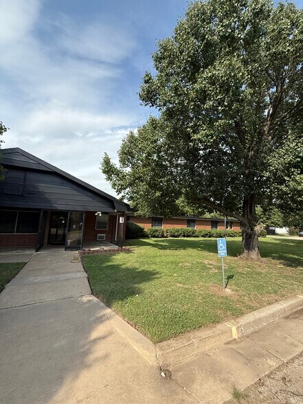1301 N 5th St, Tonkawa, OK à vendre - Photo du bâtiment - Image 2 de 9