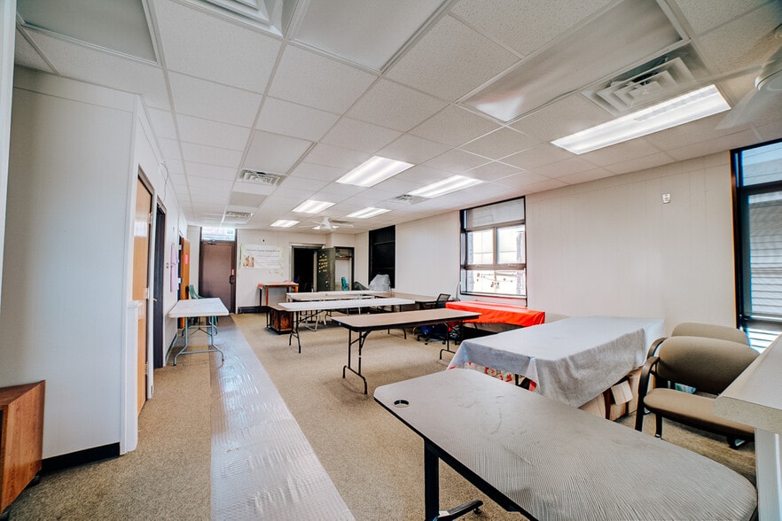 109 S 2nd St, Watseka, IL for sale - Building Photo - Image 3 of 12
