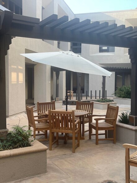 1101 Dove St, Newport Beach, CA à louer - Photo du bâtiment - Image 2 de 37