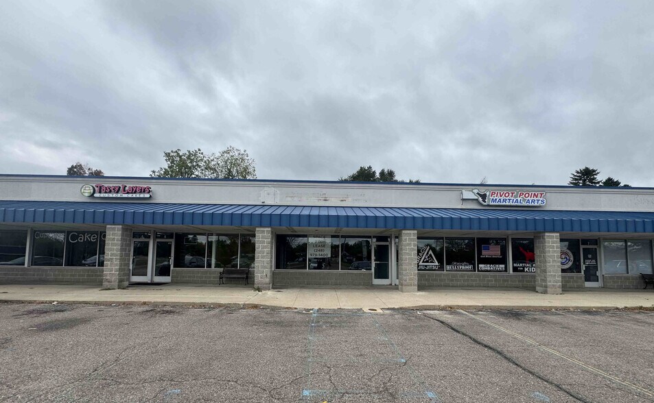 5515 Davison Rd, Burton, MI à louer - Photo du bâtiment - Image 2 de 12