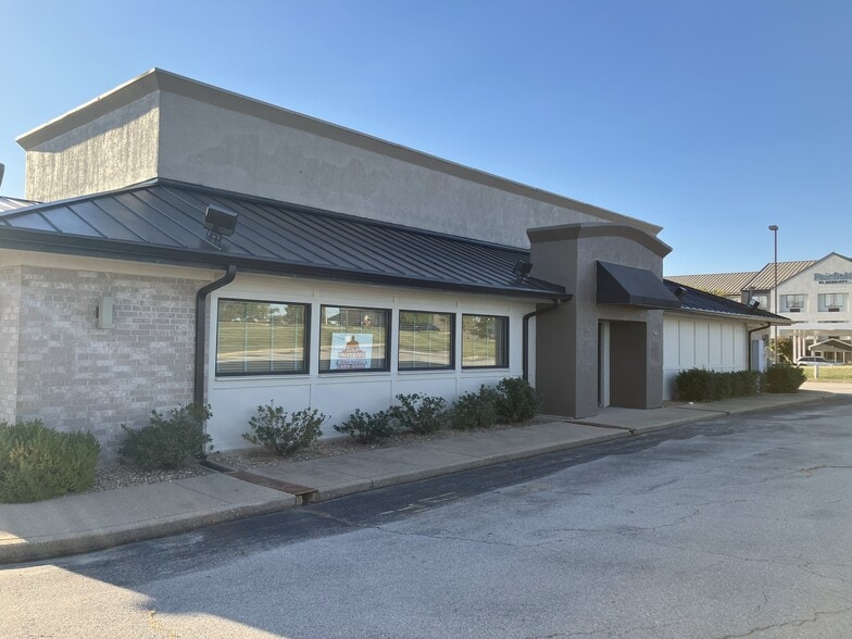 133 Saint Robert Blvd, Saint Robert, MO for lease - Building Photo - Image 1 of 3
