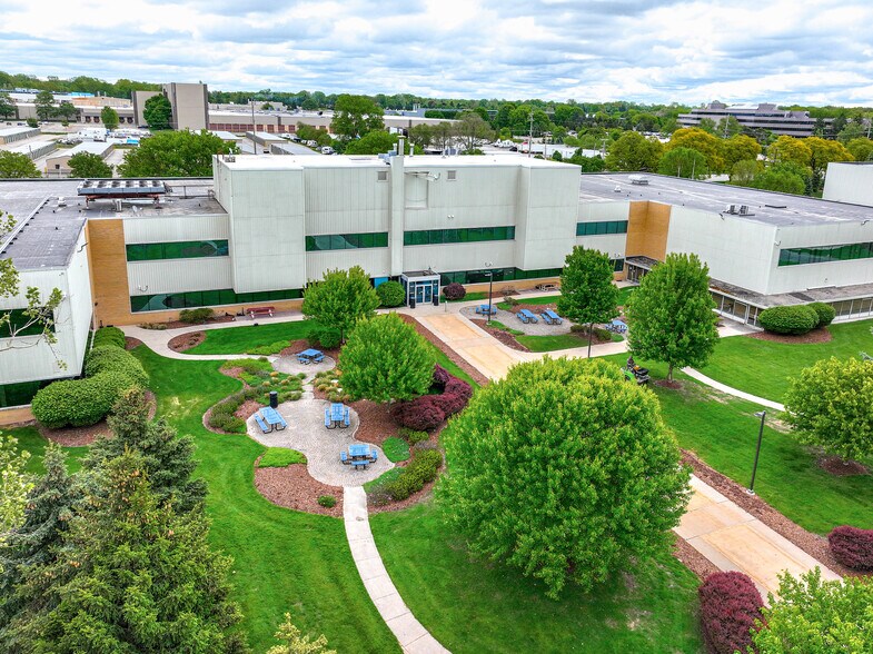 4147 Eastern Ave SE, Wyoming, MI à vendre - Photo du bâtiment - Image 1 de 7