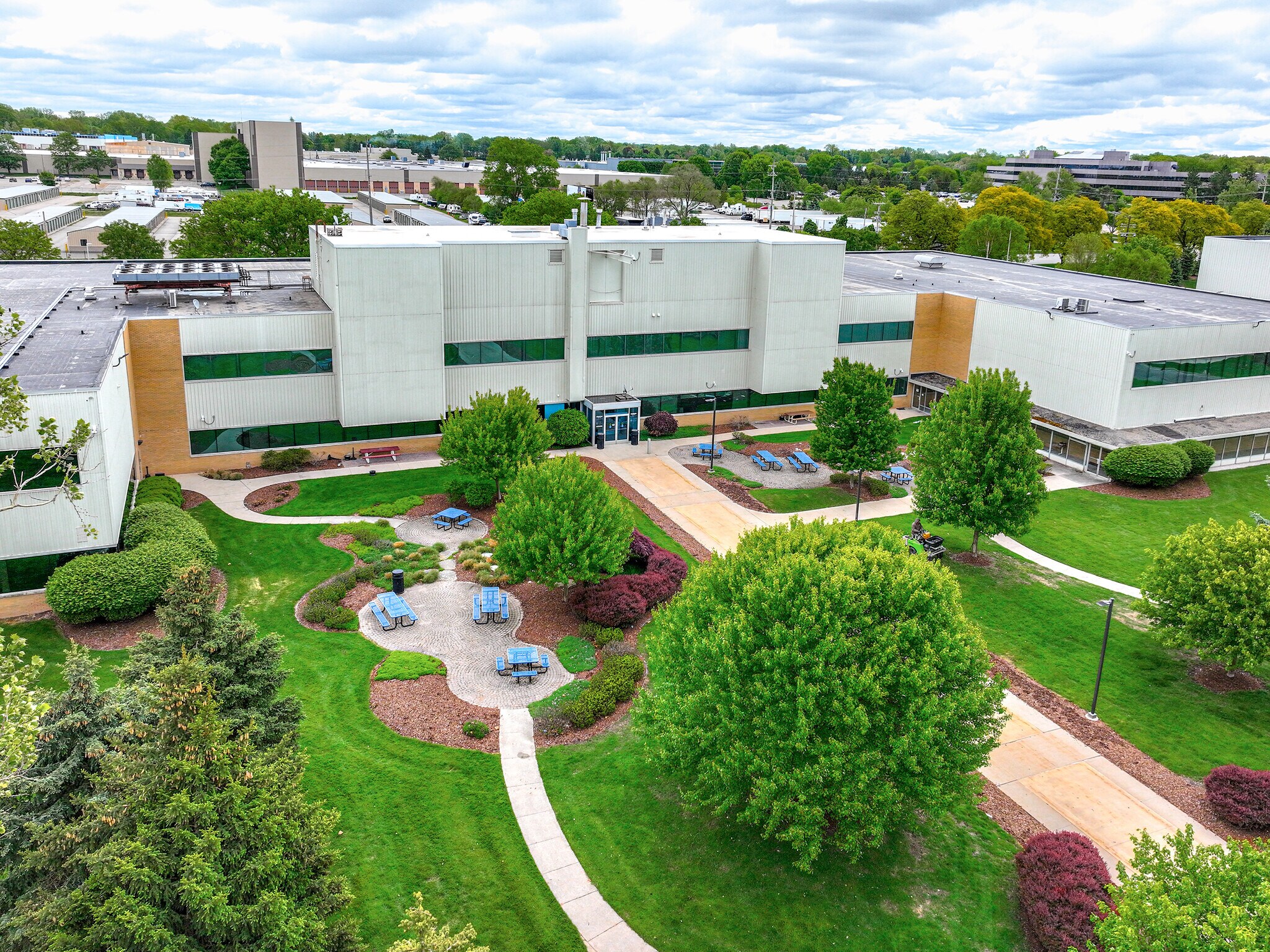 4147 Eastern Ave SE, Wyoming, MI à vendre Photo du bâtiment- Image 1 de 8