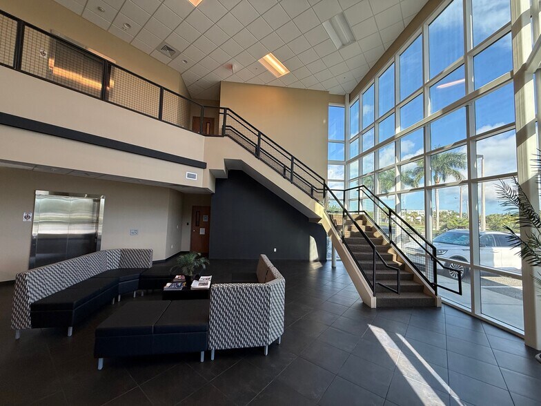 1000 Revolution Technologies Way, Melbourne, FL à louer - Photo du bâtiment - Image 3 de 13