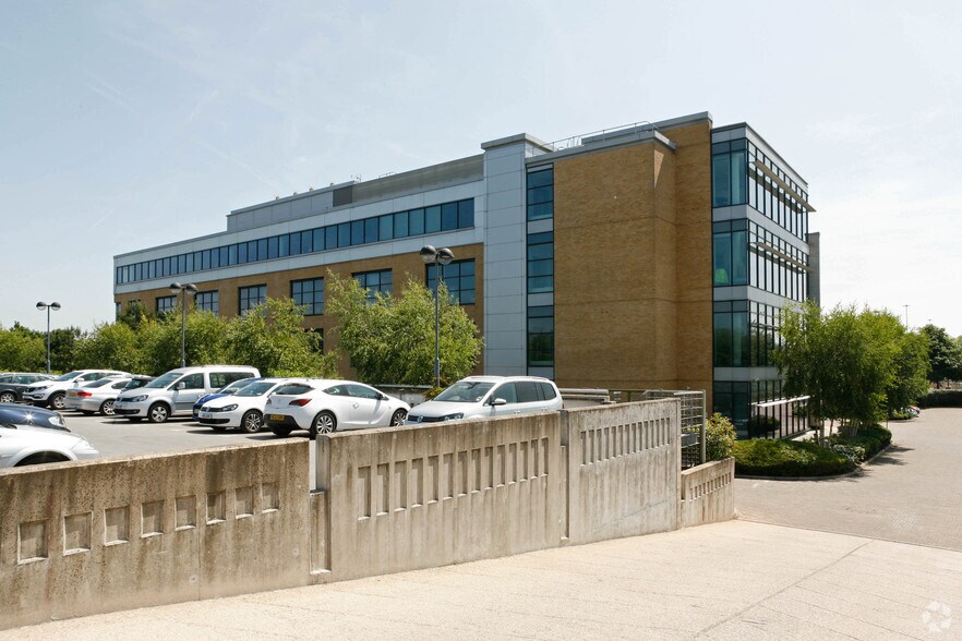 3000 Aviator Way, Manchester à louer - Photo du bâtiment - Image 3 de 20