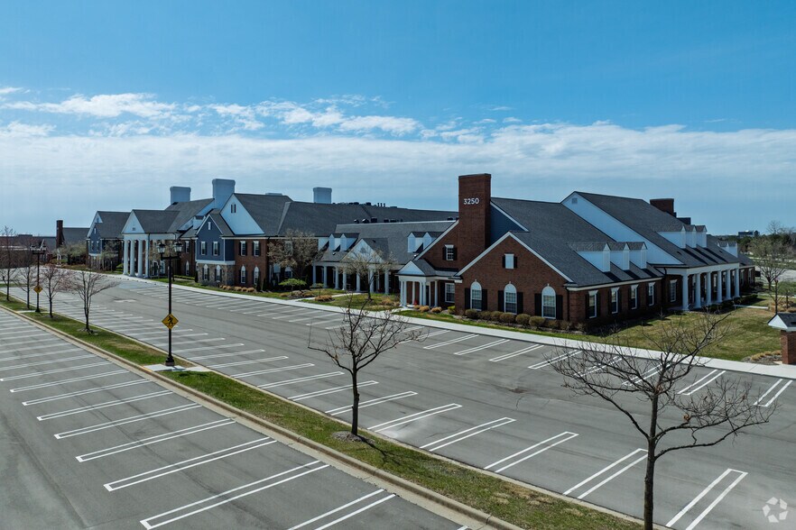 3250-3256 University Dr, Auburn Hills, MI à louer - Photo du bâtiment - Image 2 de 5