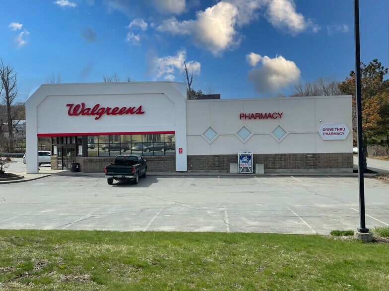 2 W Broadway, Lincoln, ME for sale - Building Photo - Image 1 of 6