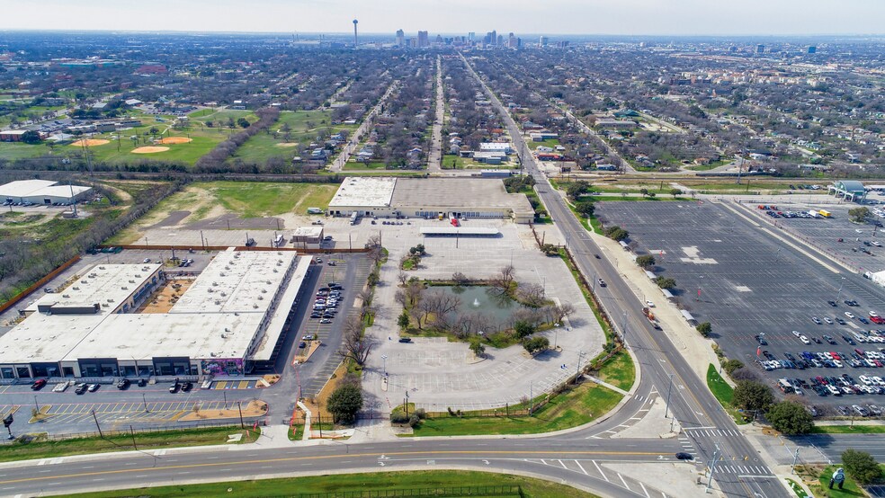 3000 E Houston St, San Antonio, TX à louer - Photo du bâtiment - Image 3 de 26