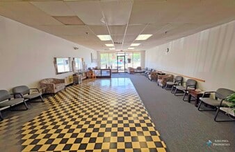 273 W Elk Trl, Carol Stream, IL for lease Interior Photo- Image 2 of 4