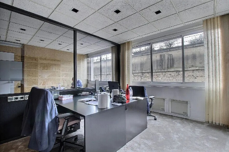 Office in Paris for lease - Interior Photo - Image 1 of 7