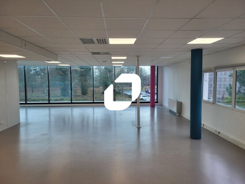 Office in Mérignac for lease Building Photo- Image 1 of 9