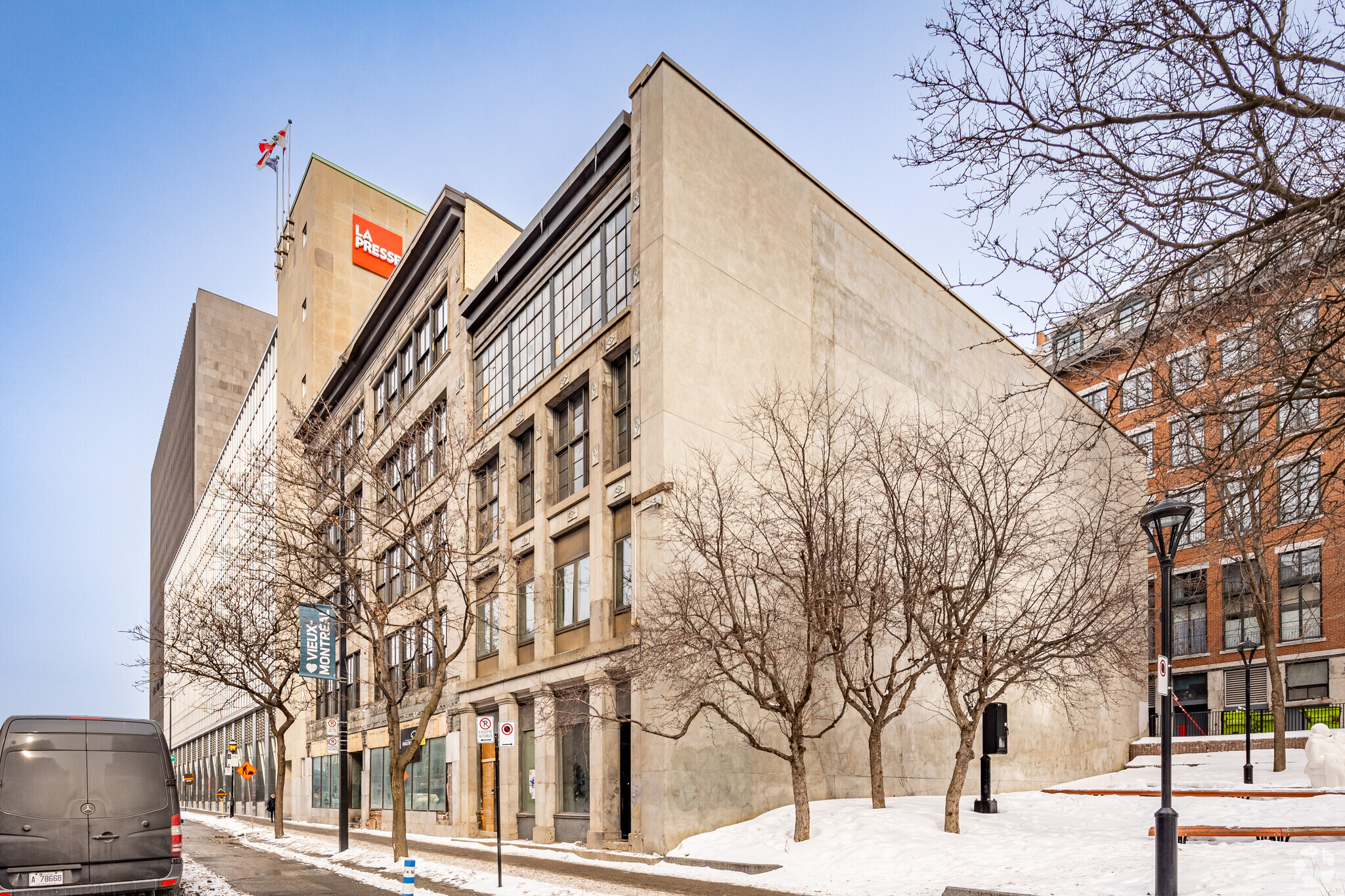 54B Rue Saint-Antoine O, Montréal, QC for lease Primary Photo- Image 1 of 5