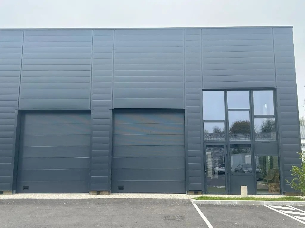 Flex in Lyon for lease Building Photo- Image 1 of 9