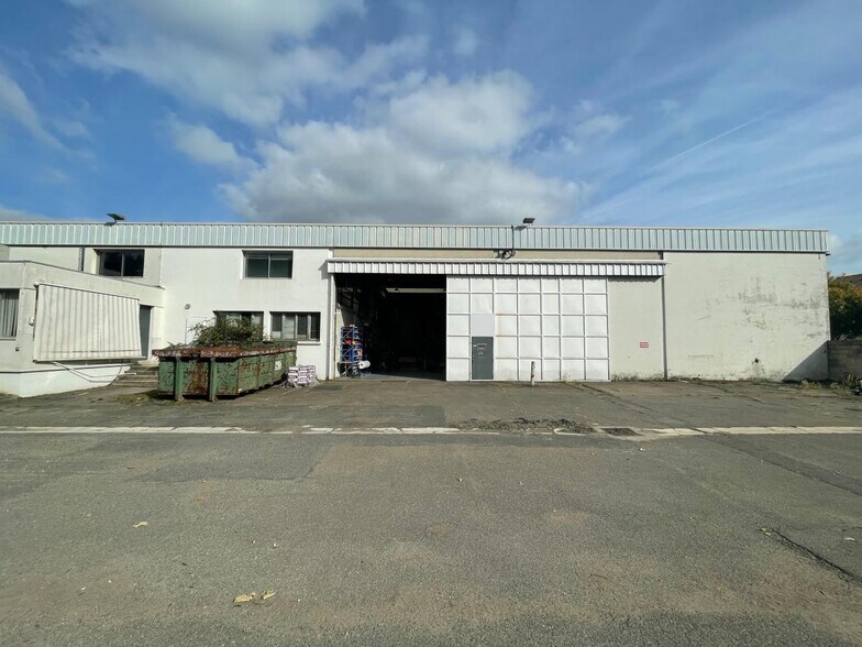 Local d'activités dans SAINT-OUEN-L'AUMONE à vendre - Photo du bâtiment - Image 2 de 17