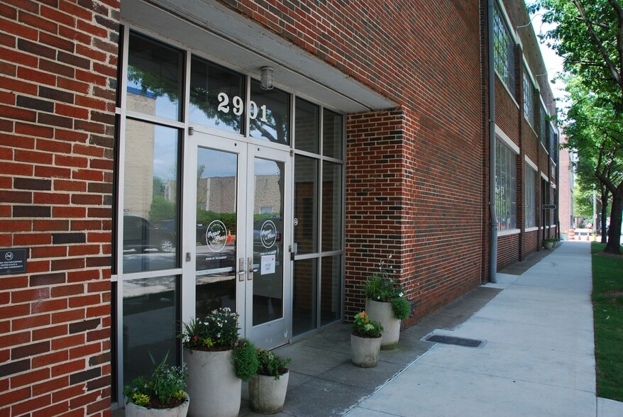 2901 2nd Ave S, Birmingham, AL à louer - Photo du bâtiment - Image 3 de 5
