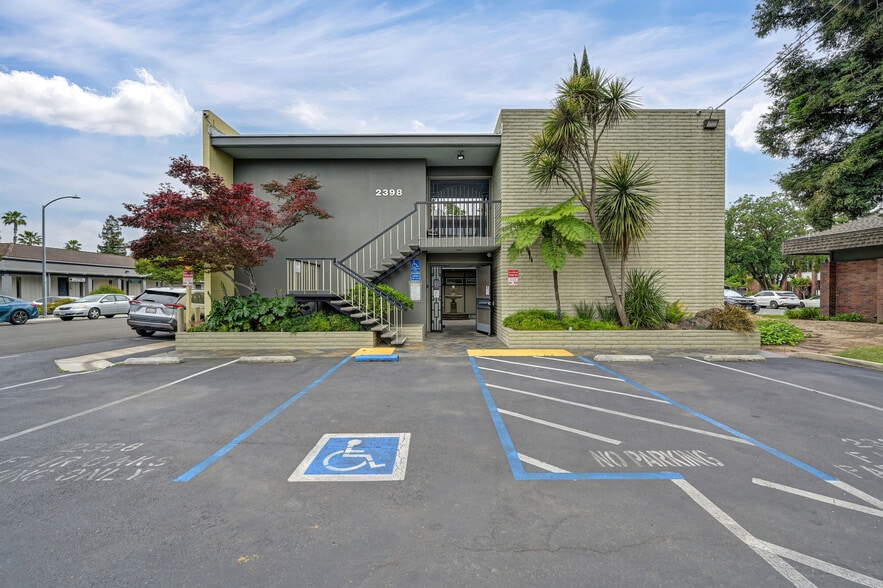 2398 Fair Oaks Blvd, Sacramento, CA à vendre - Photo du bâtiment - Image 1 de 40