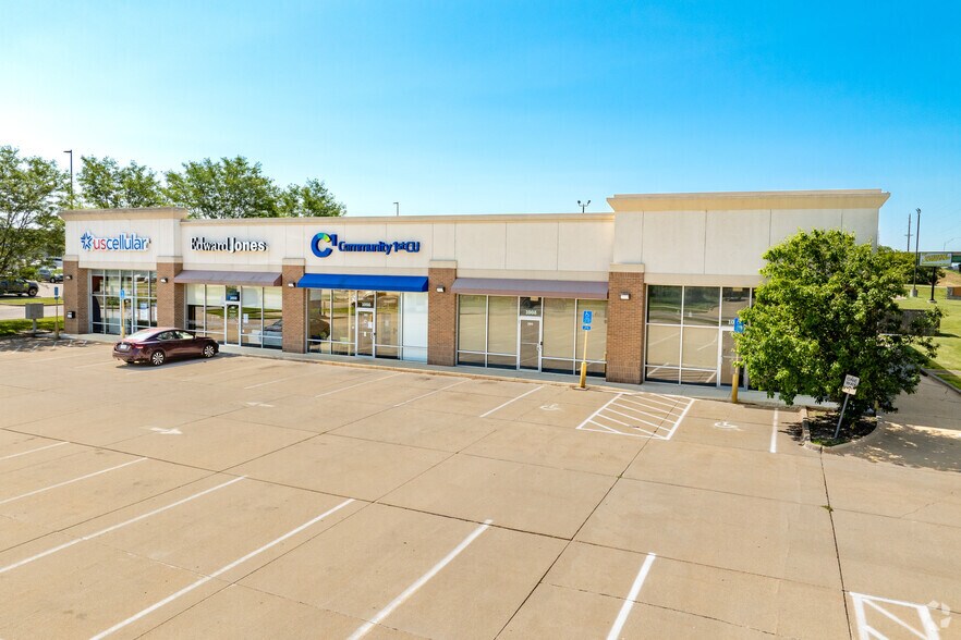1008 W Bell Ave, Knoxville, IA à louer - Photo du bâtiment - Image 2 de 3