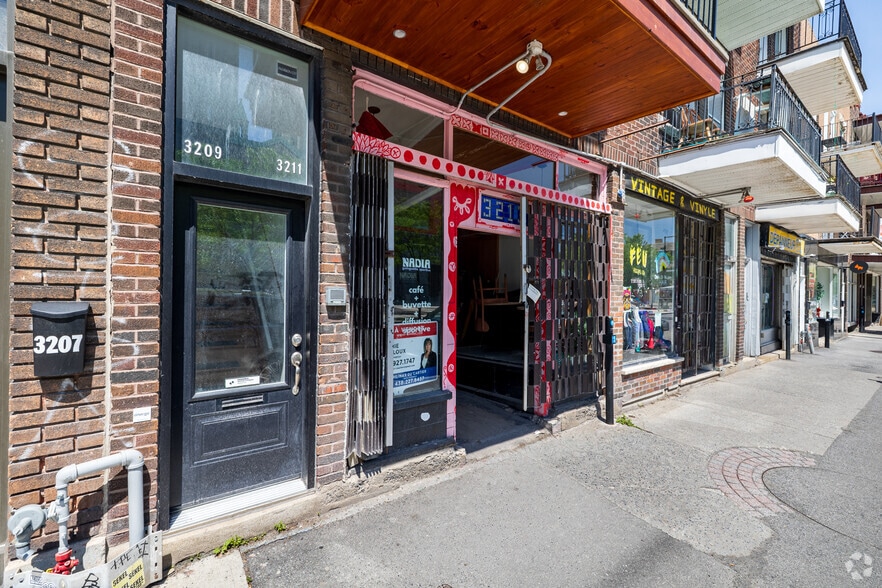 3219 Rue Ontario E E, Montréal, QC à vendre - Photo du bâtiment - Image 3 de 3