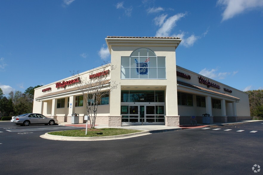 609 Kingsley Ave, Orange Park, FL for sale - Primary Photo - Image 1 of 15