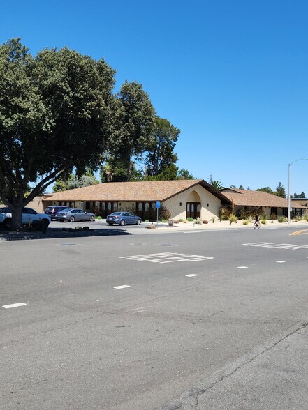 525 W Remington Dr, Sunnyvale, CA for lease - Building Photo - Image 3 of 7