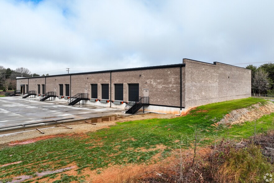 8229 Tyner Rd, Colfax, NC à louer - Photo du bâtiment - Image 3 de 19
