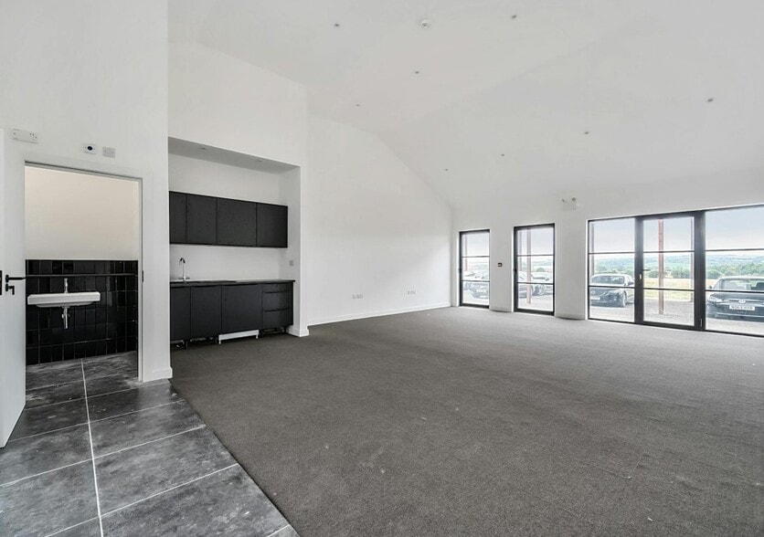 Watling St, Leighton Buzzard for lease - Interior Photo - Image 2 of 7