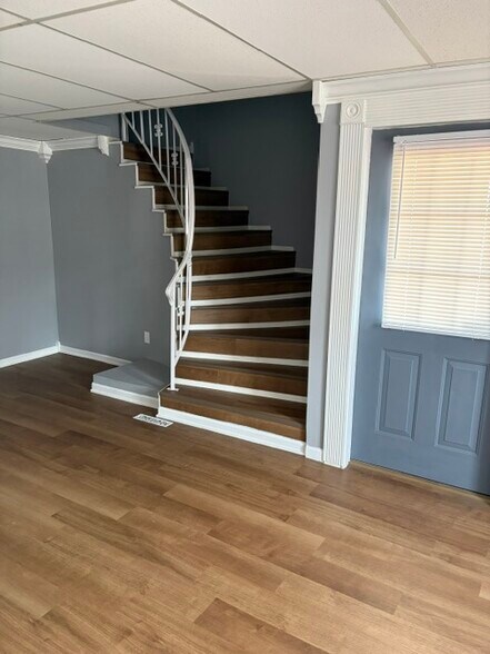 524 Cleveland St, Elyria, OH for lease - Building Photo - Image 3 of 8