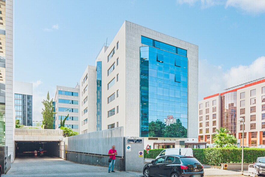 Calle de Torrelaguna, 64, Madrid, Madrid à louer - Photo du bâtiment - Image 3 de 4