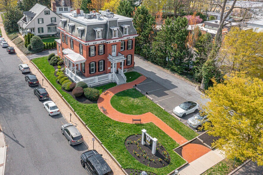 10 W Main St, Moorestown, NJ à vendre - Photo du bâtiment - Image 3 de 48