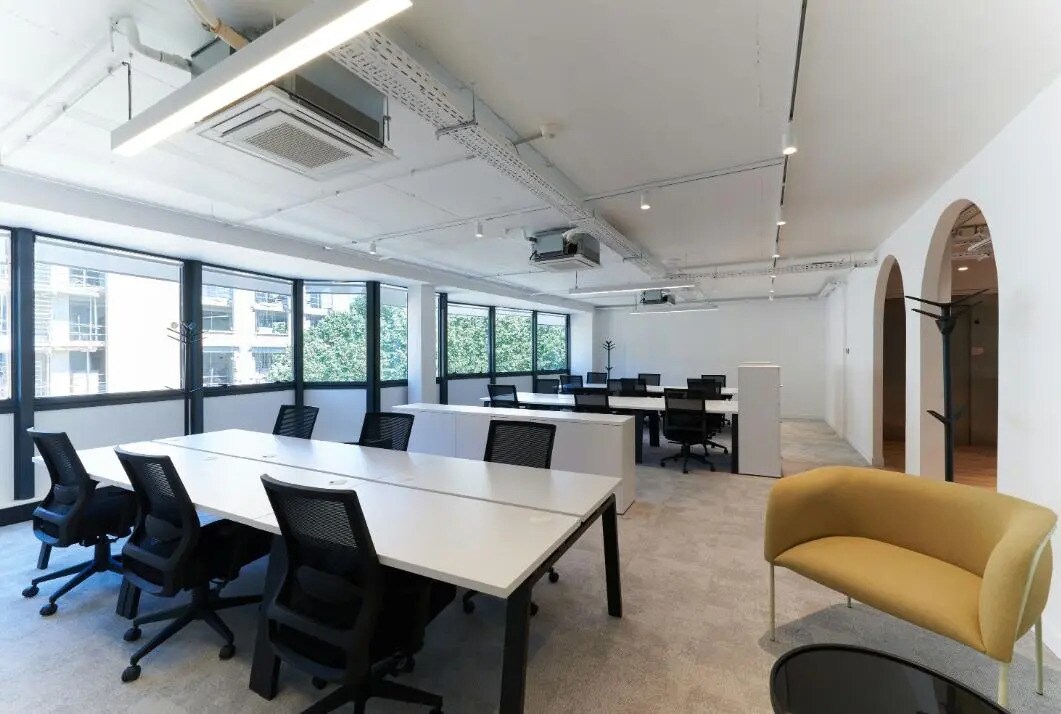 Office in Levallois-Perret for lease Interior Photo- Image 1 of 8