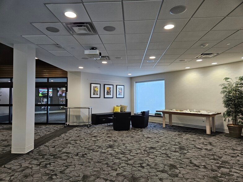 515 N Washington Ave, Saginaw, MI for lease - Building Photo - Image 2 of 10