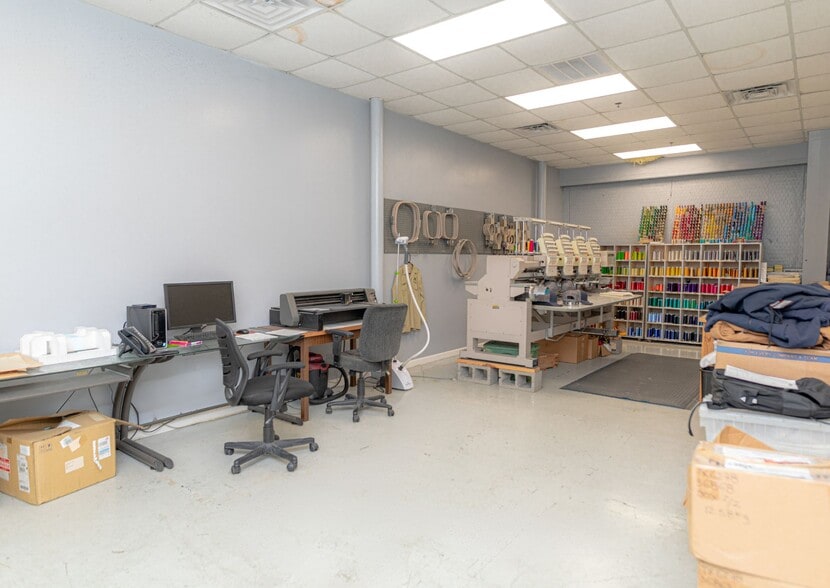 1514 Shiloh Ave, Bryan, TX for lease - Interior Photo - Image 3 of 11