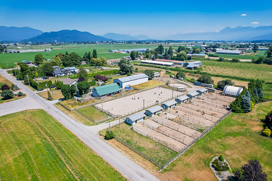 42050 Keith Wilson Rd, Chilliwack, BC à vendre - Photo du bâtiment - Image 3 de 46