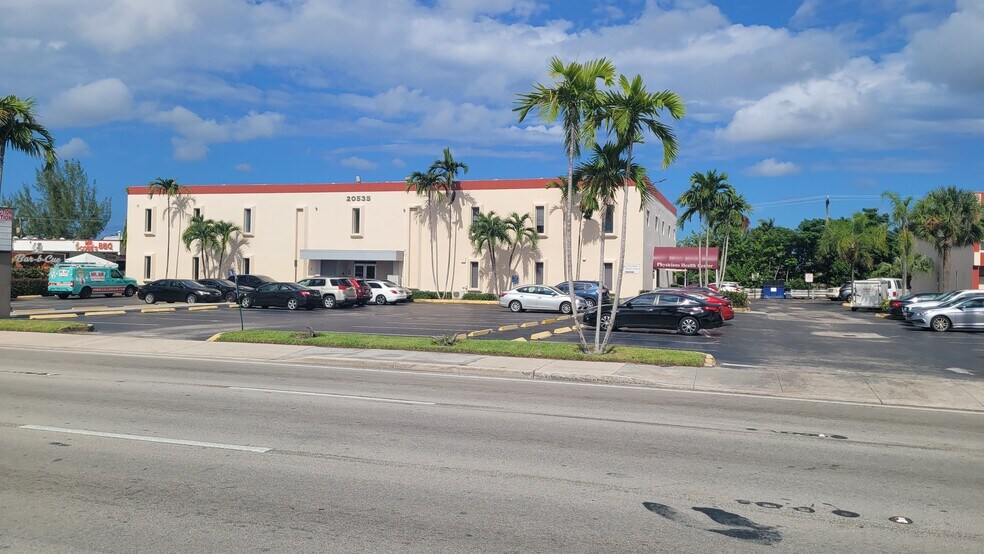 20535 NW 2nd Ave, Miami, FL à louer - Photo du bâtiment - Image 1 de 4