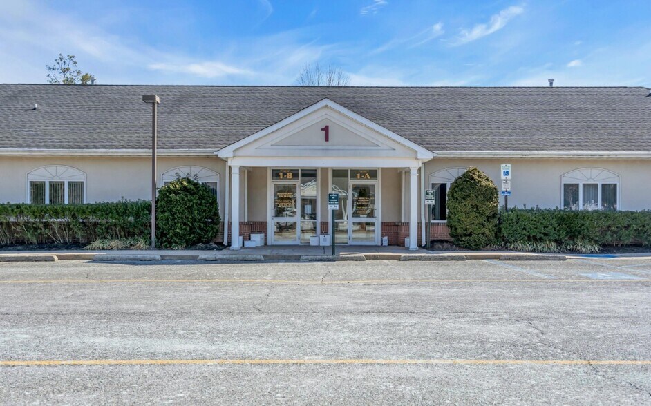 508 Lakehurst Rd, Toms River, NJ for sale - Primary Photo - Image 1 of 43
